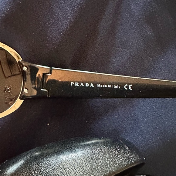 Prada vintage sunglasses - got it in early 2000’s - No call out. Unisex - Picture 6 of 7